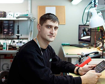 Мастер сервисного центра по ремонту техники Autel